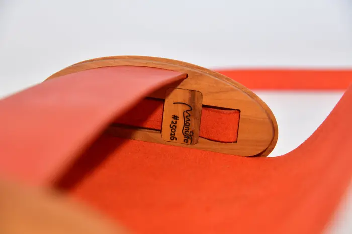 Jenny XS aus orangefarbenem PullUp-Wasserbüffel-Blankleder mit Kirschholz aus Deutschland