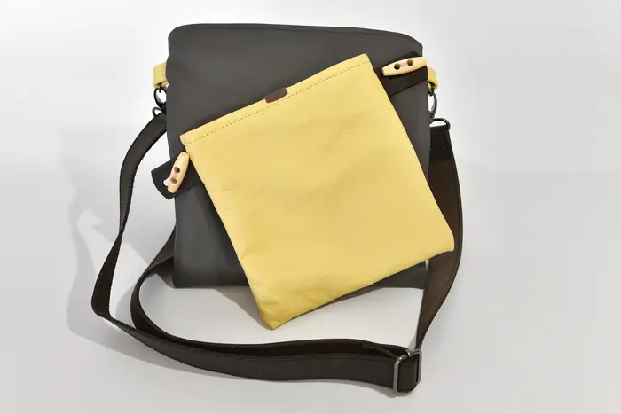 Ledertasche, Ben dia M aus Nappa-Wasserbüffelleder in anthrazit und pastellgelb, Unikat, hergestellt auf La Palma, Kanarische Inseln, Spanien, Europa