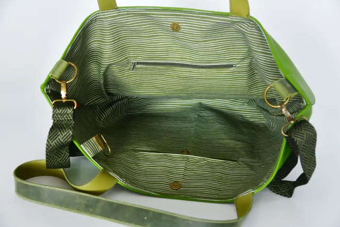 Ledertasche, Sarah playa L aus kräftig weichem, apfelgrünem Rindsleder Schultergurte aus Dickleder, Unikat, hergestellt auf La Palma, Kanarische Inseln, Spanien, Europa