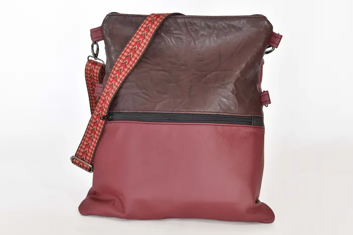 Sam flex M aus Anilin-Nappa-Rindsleder in aubergine und rotbraun