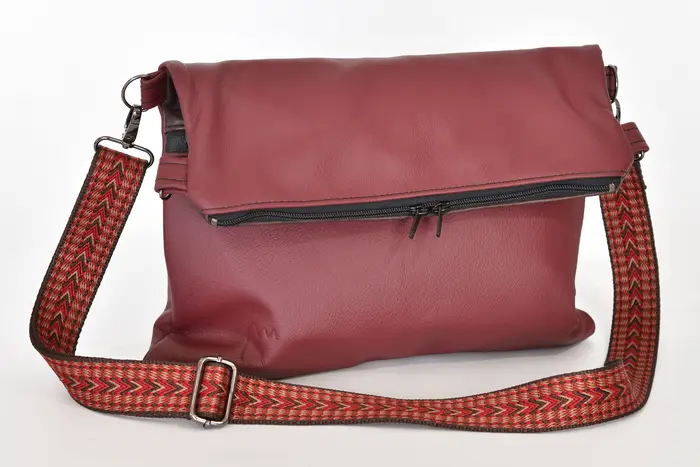 Ledertasche, Sam flex M aus Anilin-Nappa-Rindsleder in aubergine und rotbraun, Unikat, hergestellt auf La Palma, Kanarische Inseln, Spanien, Europa