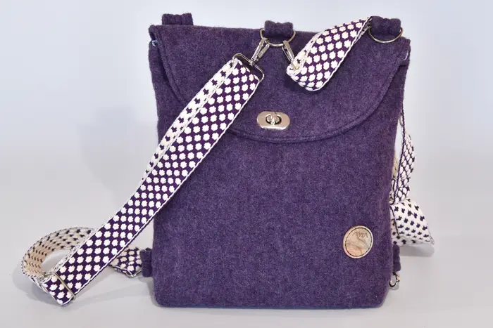 Ainoha M aus Walkloden aus 100% Schafschurwolle in aubergine