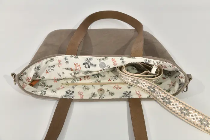 Ledertasche, Sarah S aus geschliffenem Nubuk-Wasserbüffelleder in babyelefantengrau und Schultergurten aus Dickelder, Unikat, hergestellt auf La Palma, Kanarische Inseln, Spanien, Europa
