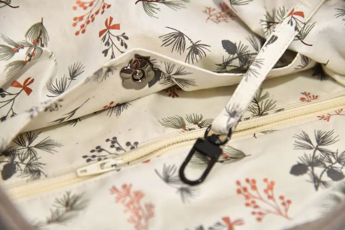 bolso de cuero, Iris M en nobuk de búfalo de agua gris elefantito, pieza única, fabricada en La Palma, Islas Canarias, España, Europa