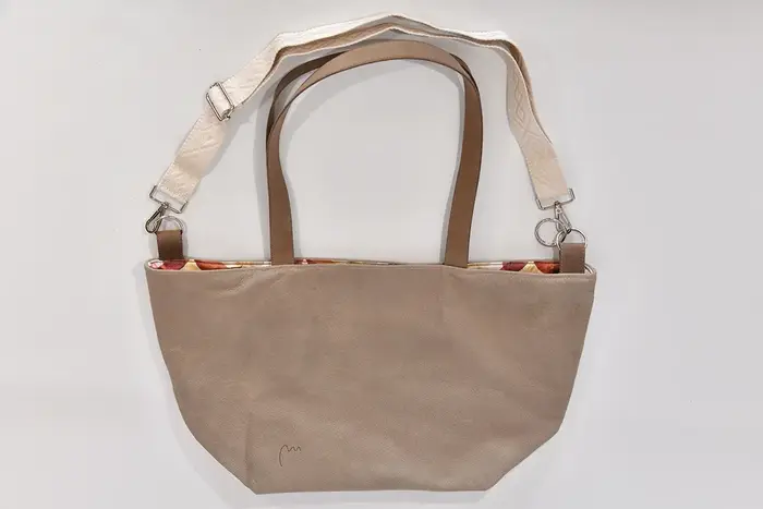 Ledertasche, Sarah playa L aus Nappa-Wasserbüffelleder in babyelefantengrau, Unikat, hergestellt auf La Palma, Kanarische Inseln, Spanien, Europa