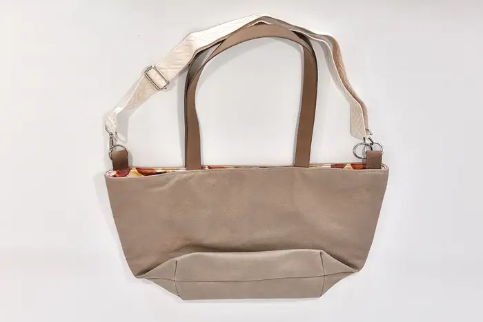 Ledertasche, Sarah playa L aus Nappa-Wasserbüffelleder in babyelefantengrau, Unikat, hergestellt auf La Palma, Kanarische Inseln, Spanien, Europa