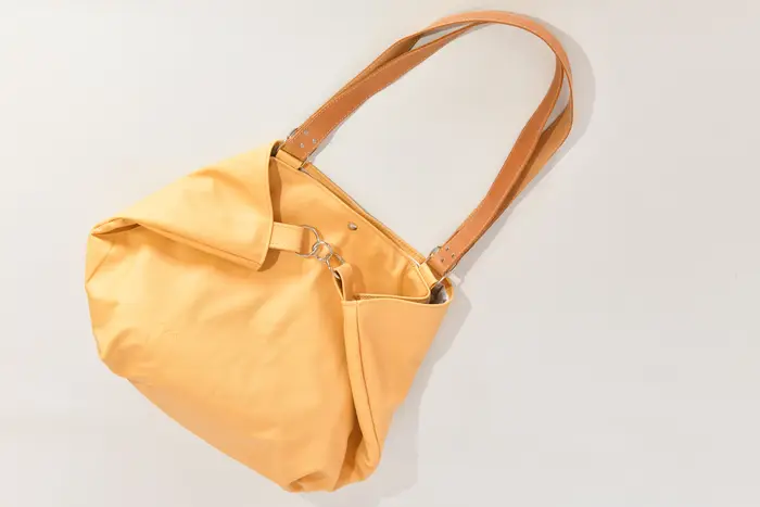Ledertasche, Sarah playa L aus weichem, strapazierfähigem Rindsleder in bernstein, Unikat, hergestellt auf La Palma, Kanarische Inseln, Spanien, Europa