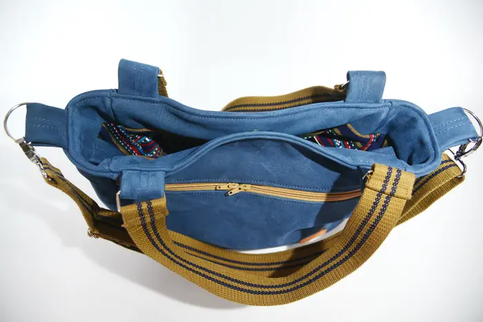 Ledertasche, Lena M aus geschliffenem Nubuk-Rindsleder in blau und cognac, Unikat, hergestellt auf La Palma, Kanarische Inseln, Spanien, Europa