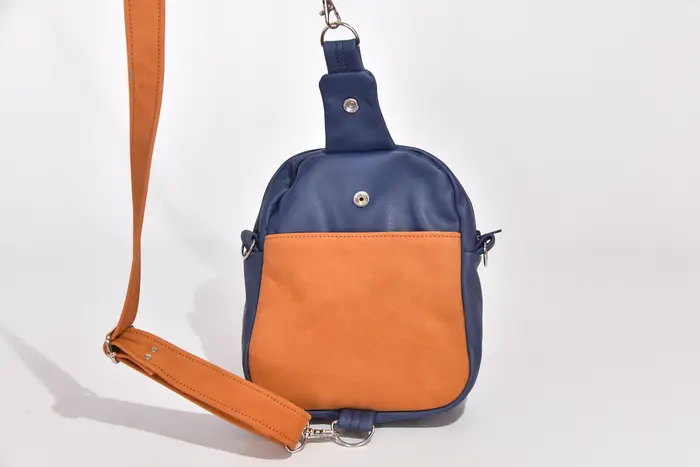 Ledertasche, Adrian M aus geschliffenem Nubuk-Rindsleder in blau und cognac, Unikat, hergestellt auf La Palma, Kanarische Inseln, Spanien, Europa
