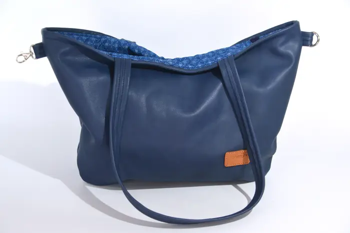 Ledertasche, Sarah S aus geschliffenem blauen Nubuckleder, Unikat, hergestellt auf La Palma, Kanarische Inseln, Spanien, Europa