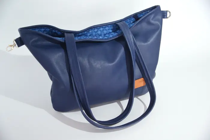 Ledertasche, Sarah S aus geschliffenem blauen Nubuckleder, Unikat, hergestellt auf La Palma, Kanarische Inseln, Spanien, Europa