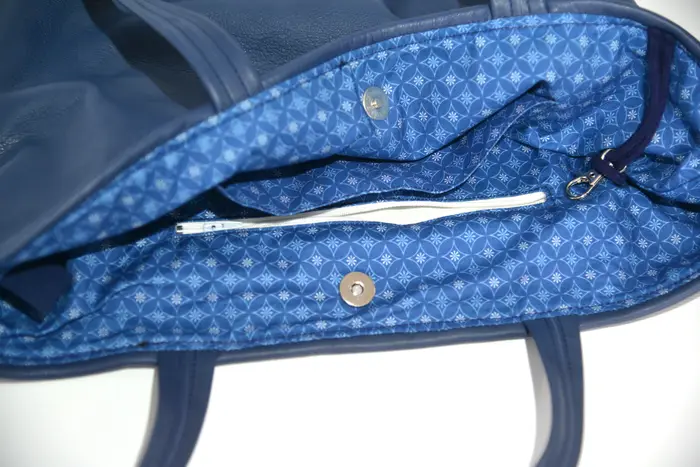 Ledertasche, Sarah S aus geschliffenem blauen Nubuckleder, Unikat, hergestellt auf La Palma, Kanarische Inseln, Spanien, Europa
