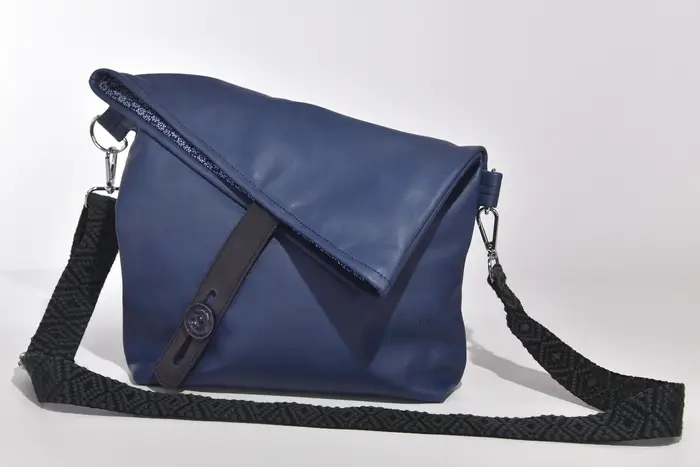 Ledertasche, Sam Dia M aus geschliffenem Nubuckleder in blau, Unikat, hergestellt auf La Palma, Kanarische Inseln, Spanien, Europa