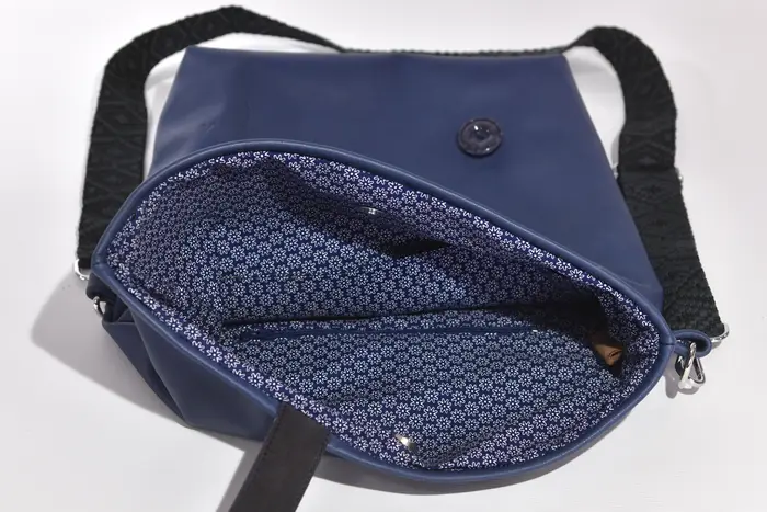 Ledertasche, Sam Dia M aus geschliffenem Nubuckleder in blau, Unikat, hergestellt auf La Palma, Kanarische Inseln, Spanien, Europa
