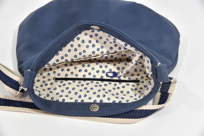 bolso de cuero, Iris M de vaca nubuk azul lijada, pieza única, fabricada en La Palma, Islas Canarias, España, Europa