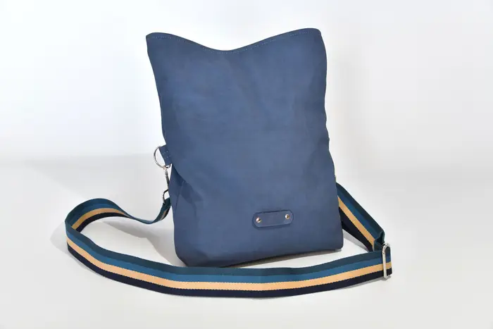 Sam M aus blauem, geschliffenem Nubuckleder