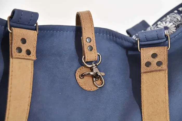 Ledertasche, Sarah S aus geschliffenem Nubuckleder in blau und Schultergurten aus Dickelder, Unikat, hergestellt auf La Palma, Kanarische Inseln, Spanien, Europa