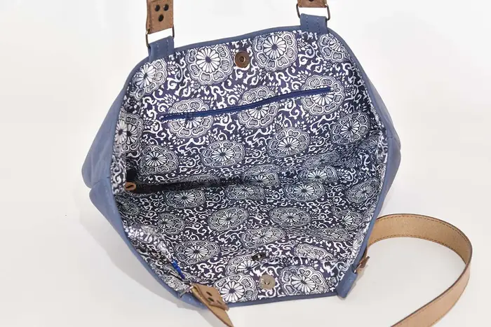 Ledertasche, Sarah S aus geschliffenem Nubuckleder in blau und Schultergurten aus Dickelder, Unikat, hergestellt auf La Palma, Kanarische Inseln, Spanien, Europa