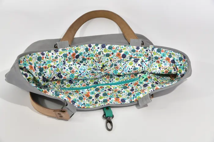Ledertasche, Sarah S aus geschliffenem blaugrauem Nubuckleder aus Wasserbüffelleder und Schultergurten aus Dickelder, Unikat, hergestellt auf La Palma, Kanarische Inseln, Spanien, Europa