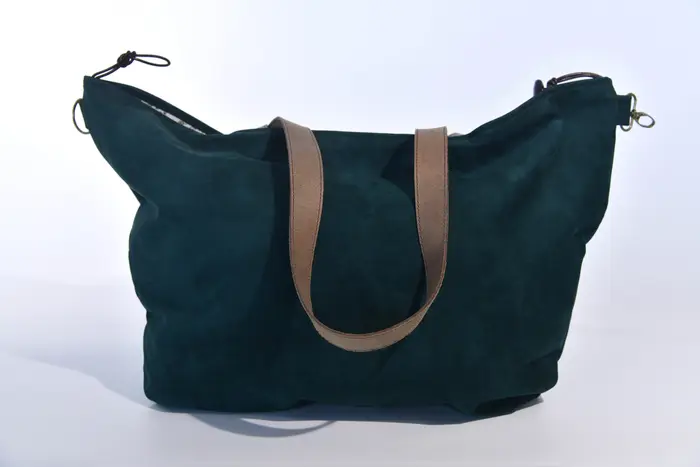 Ledertasche, Sarah M aus geschliffenem, blaugrünem Nubuckleder und Schultergurten aus Dickelder, Unikat, hergestellt auf La Palma, Kanarische Inseln, Spanien, Europa