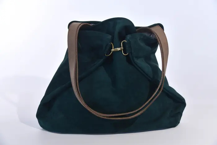 Ledertasche, Sarah M aus geschliffenem, blaugrünem Nubuckleder und Schultergurten aus Dickelder, Unikat, hergestellt auf La Palma, Kanarische Inseln, Spanien, Europa