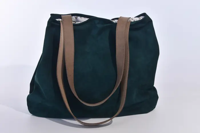 Ledertasche, Sarah M aus geschliffenem, blaugrünem Nubuckleder und Schultergurten aus Dickelder, Unikat, hergestellt auf La Palma, Kanarische Inseln, Spanien, Europa
