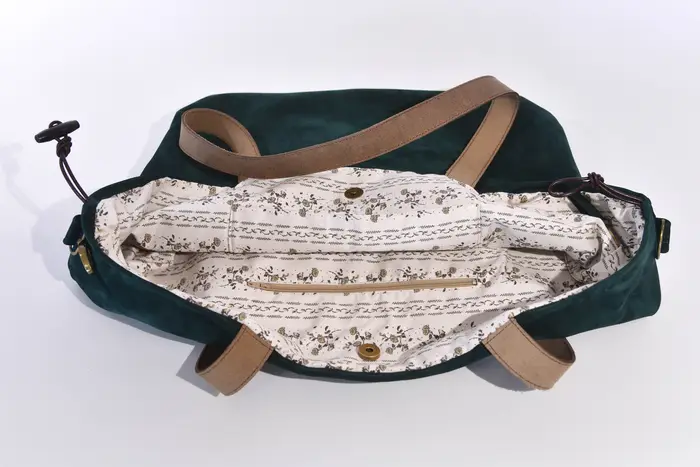 Ledertasche, Sarah M aus geschliffenem, blaugrünem Nubuckleder und Schultergurten aus Dickelder, Unikat, hergestellt auf La Palma, Kanarische Inseln, Spanien, Europa