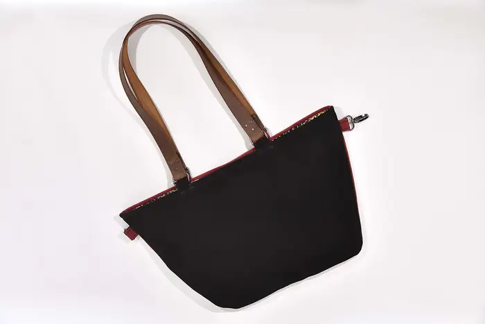 Ledertasche, Sarah S aus geschliffenem Nubuckleder und geschliffenem Nubuckleder und Schultergurten aus Dickelder, Unikat, hergestellt auf La Palma, Kanarische Inseln, Spanien, Europa