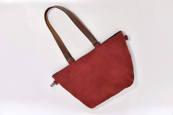 Ledertasche, Sarah S aus geschliffenem Nubuckleder und geschliffenem Nubuckleder und Schultergurten aus Dickelder, Unikat, hergestellt auf La Palma, Kanarische Inseln, Spanien, Europa