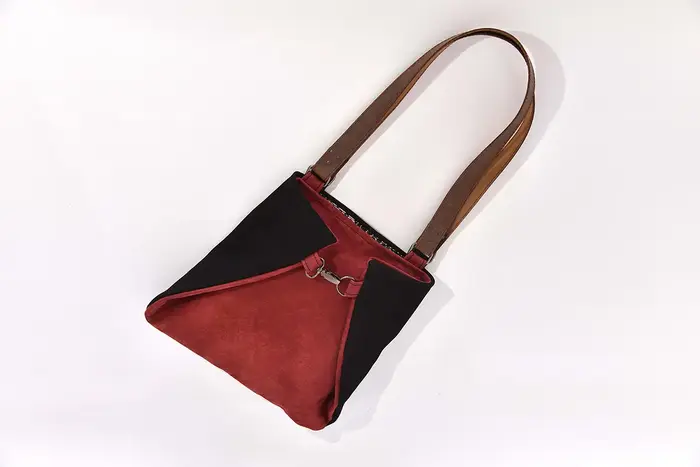 Ledertasche, Sarah S aus geschliffenem Nubuckleder und geschliffenem Nubuckleder und Schultergurten aus Dickelder, Unikat, hergestellt auf La Palma, Kanarische Inseln, Spanien, Europa