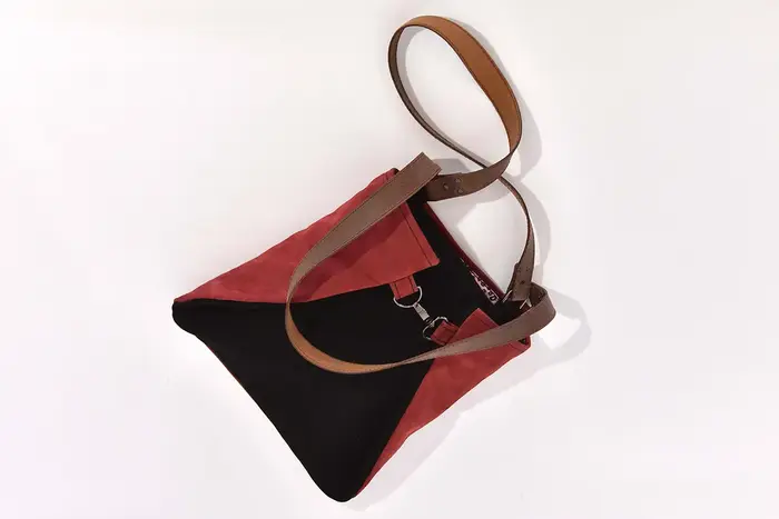 Ledertasche, Sarah S aus geschliffenem Nubuckleder und geschliffenem Nubuckleder und Schultergurten aus Dickelder, Unikat, hergestellt auf La Palma, Kanarische Inseln, Spanien, Europa