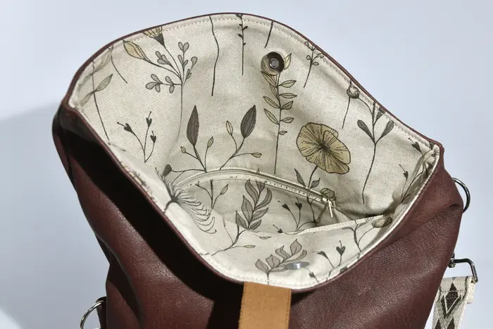Ledertasche, Sam blando M aus vollnarbig, pflanzlich softem Rindsleder in bordeaux, Unikat, hergestellt auf La Palma, Kanarische Inseln, Spanien, Europa