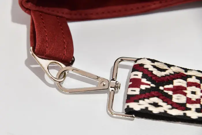 bolso de cuero, Iris M de nubuk de búfalo de agua lijado en burdeos, pieza única, fabricada en La Palma, Islas Canarias, España, Europa