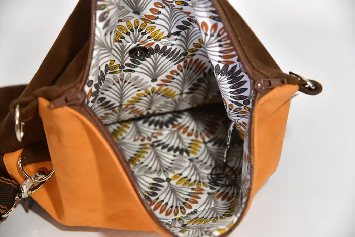Ledertasche, Sam flex M aus geschliffenem Wasserbüffelnubukleder in braun und geschliffenem Rindsnubukleder in cognac, Unikat, hergestellt auf La Palma, Kanarische Inseln, Spanien, Europa