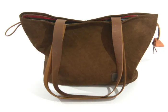 Ledertasche, Sarah S aus geschliffenem Nubuk-Wasserbüffelleder in braun, Unikat, hergestellt auf La Palma, Kanarische Inseln, Spanien, Europa