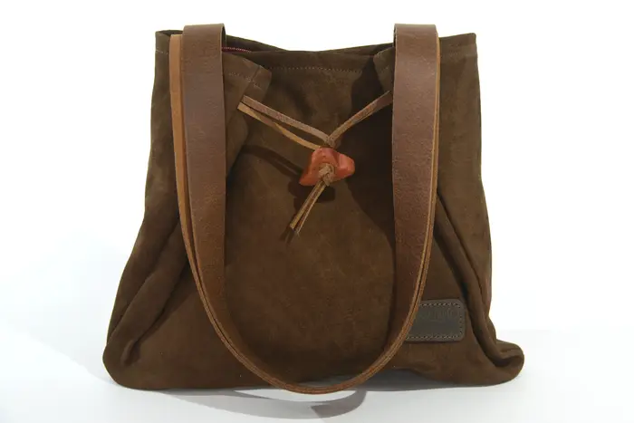 Ledertasche, Sarah S aus geschliffenem Nubuk-Wasserbüffelleder in braun, Unikat, hergestellt auf La Palma, Kanarische Inseln, Spanien, Europa