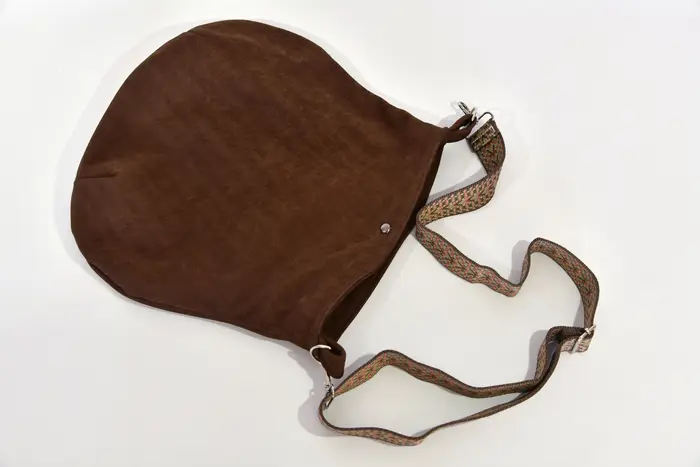 bolso de cuero, Iris M de nobuk marrón de búfalo de agua, pieza única, fabricada en La Palma, Islas Canarias, España, Europa