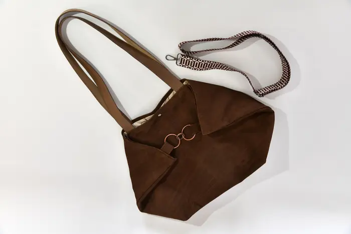 Ledertasche, Sarah playa L aus geschliffenem Nubuk-Wasserbüffelleder in braun, Unikat, hergestellt auf La Palma, Kanarische Inseln, Spanien, Europa