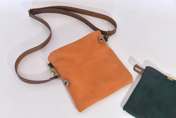 Ben Dia M aus geschliffenem Nubuck-Rindsleder in cognac und blaugrün