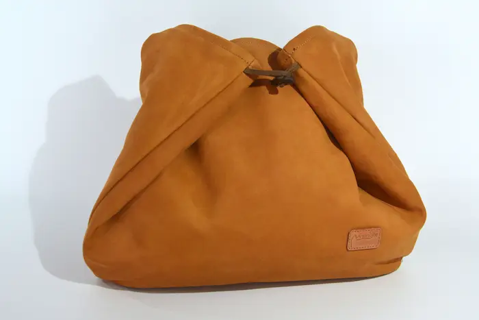 Ledertasche, Sarah S aus geschliffenem Nubuk-Rindsleder in cognac, Unikat, hergestellt auf La Palma, Kanarische Inseln, Spanien, Europa