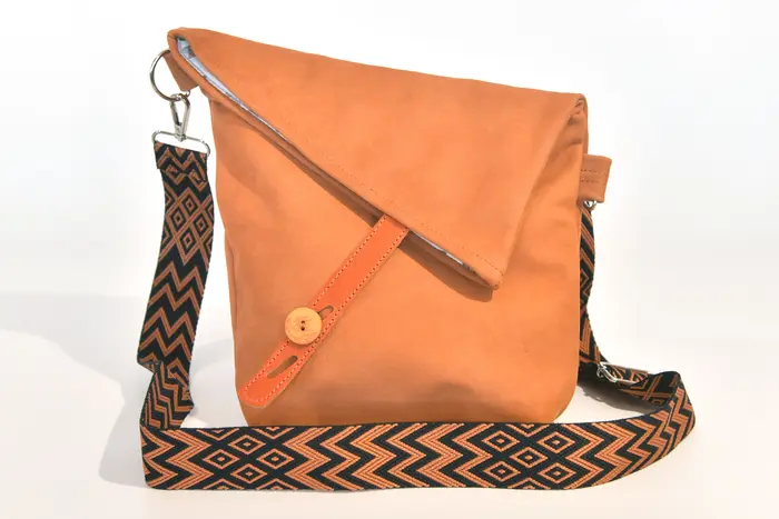 Ledertasche, Sam Dia S aus geschliffenem Nubuckleder in cognac, Unikat, hergestellt auf La Palma, Kanarische Inseln, Spanien, Europa