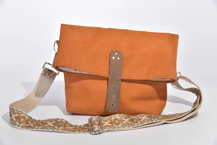 Ledertasche, Sam M aus geschliffenem Nubuck-Rindsleder in cognac, Unikat, hergestellt auf La Palma, Kanarische Inseln, Spanien, Europa
