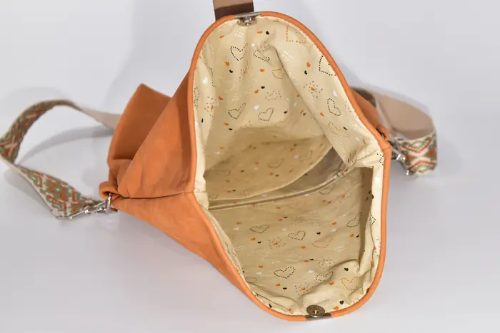Sam M aus geschliffenem Nubuck-Rindsleder in cognac