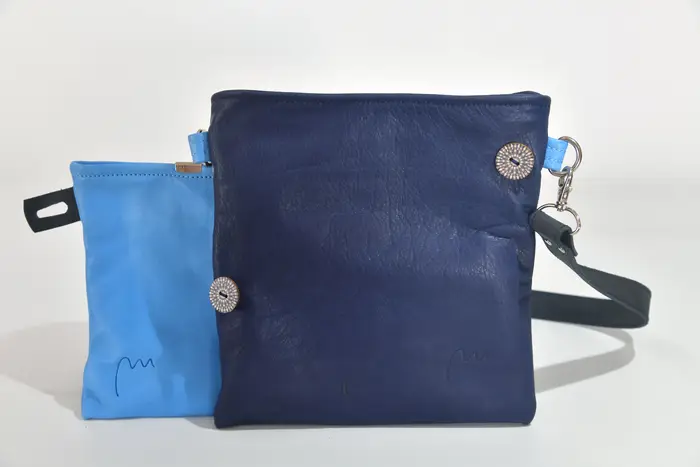 Ledertasche, Ben dia M aus dunkelblauem Anilin-Rinds-Nappaleder und vollnarbig pflanzlich softem Rindsleder in hellblau, Unikat, hergestellt auf La Palma, Kanarische Inseln, Spanien, Europa