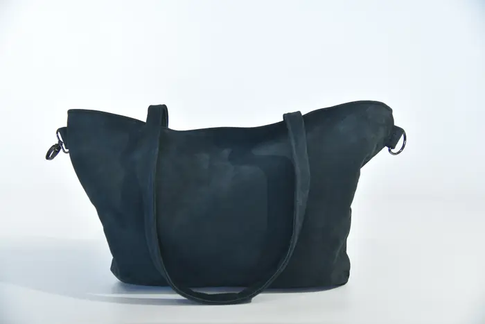 Ledertasche, Sarah S aus geschliffenem dunkelblauem Nubuk-Rindsleder, Unikat, hergestellt auf La Palma, Kanarische Inseln, Spanien, Europa