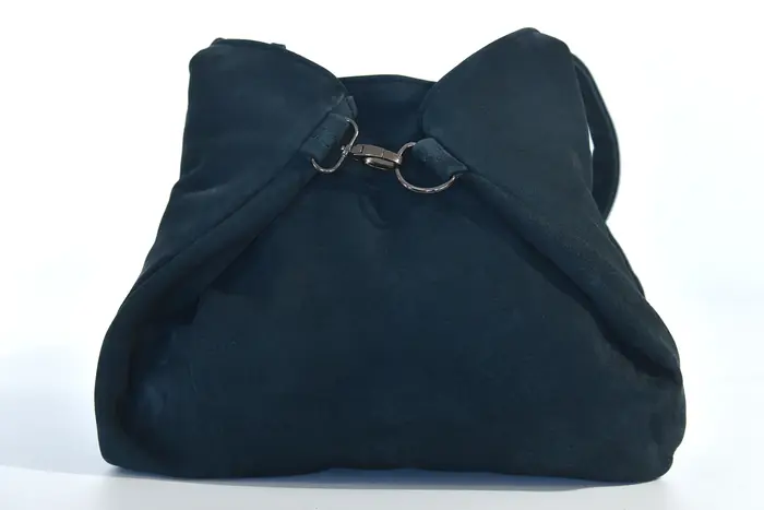Ledertasche, Sarah S aus geschliffenem dunkelblauem Nubuk-Rindsleder, Unikat, hergestellt auf La Palma, Kanarische Inseln, Spanien, Europa