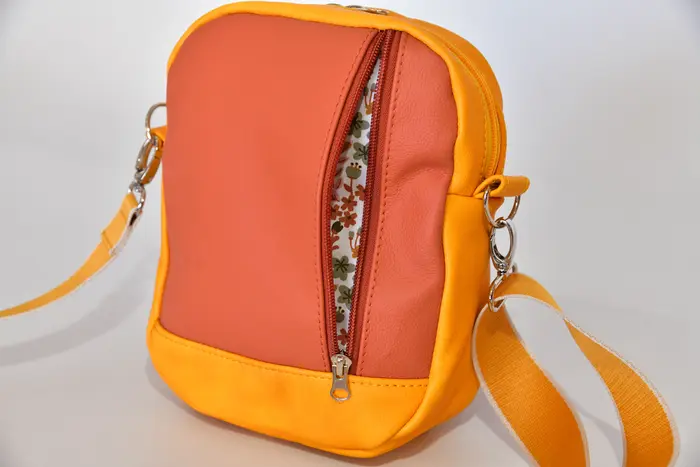 Ledertasche, Adrian flex M aus vollnarbigem, pflanzlich softem Rindsleder in gelb und Nappa-Wasserbüffelleder in pastelorange, Unikat, hergestellt auf La Palma, Kanarische Inseln, Spanien, Europa