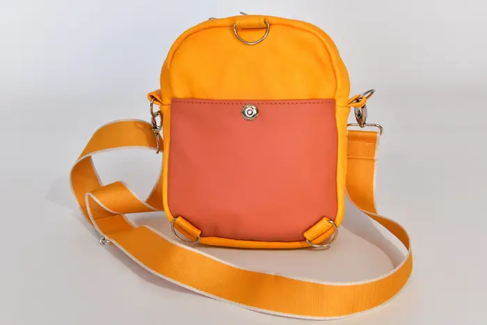 Adrian flex M aus vollnarbigem, pflanzlich softem Rindsleder in gelb und Nappa-Wasserbüffelleder in pastelorange