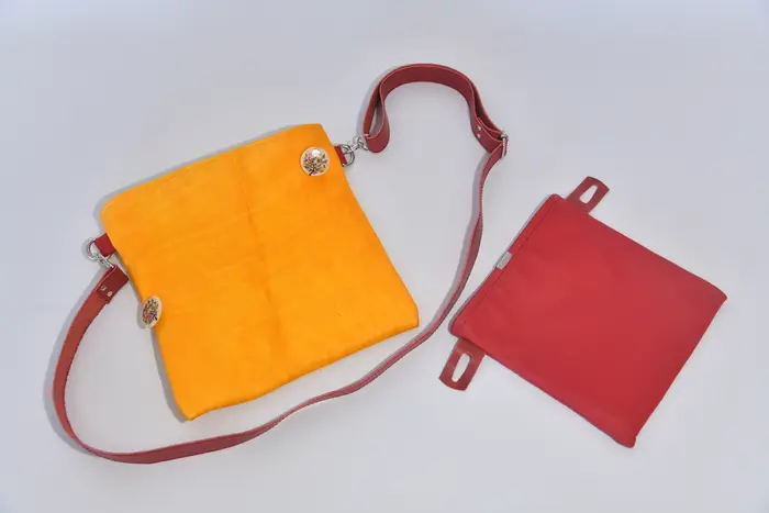 Ledertasche, Ben dia M aus vollnarbig, pflanzlich softem, gelbem Rindsleder und rotem Nappa-Wasserbüffelleder, Unikat, hergestellt auf La Palma, Kanarische Inseln, Spanien, Europa