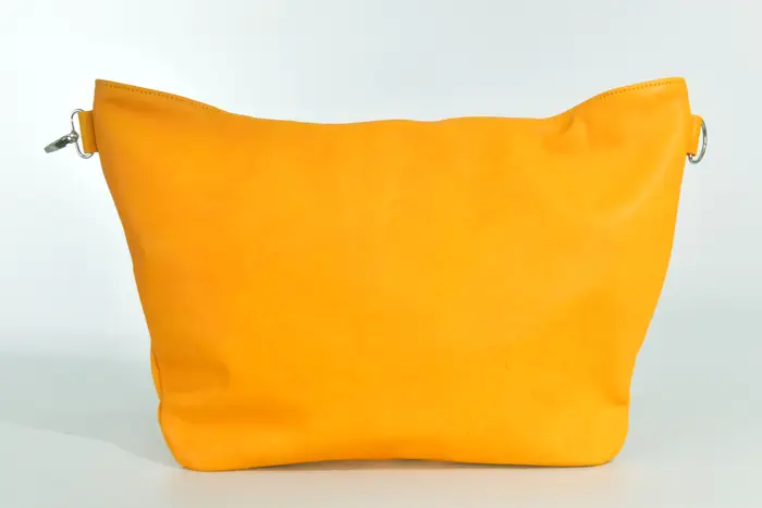 Ledertasche, Sarah S aus vollnarbig pflanzlich softem Rindsleder in gelb, Unikat, hergestellt auf La Palma, Kanarische Inseln, Spanien, Europa